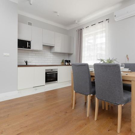 City Center Aparthotel Chmielna By Noclegi Renters Warsaw Ngoại thất bức ảnh