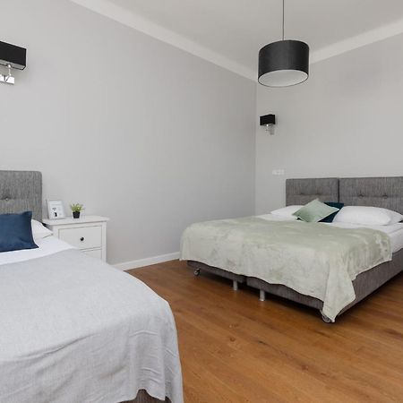 City Center Aparthotel Chmielna By Noclegi Renters Warsaw Ngoại thất bức ảnh