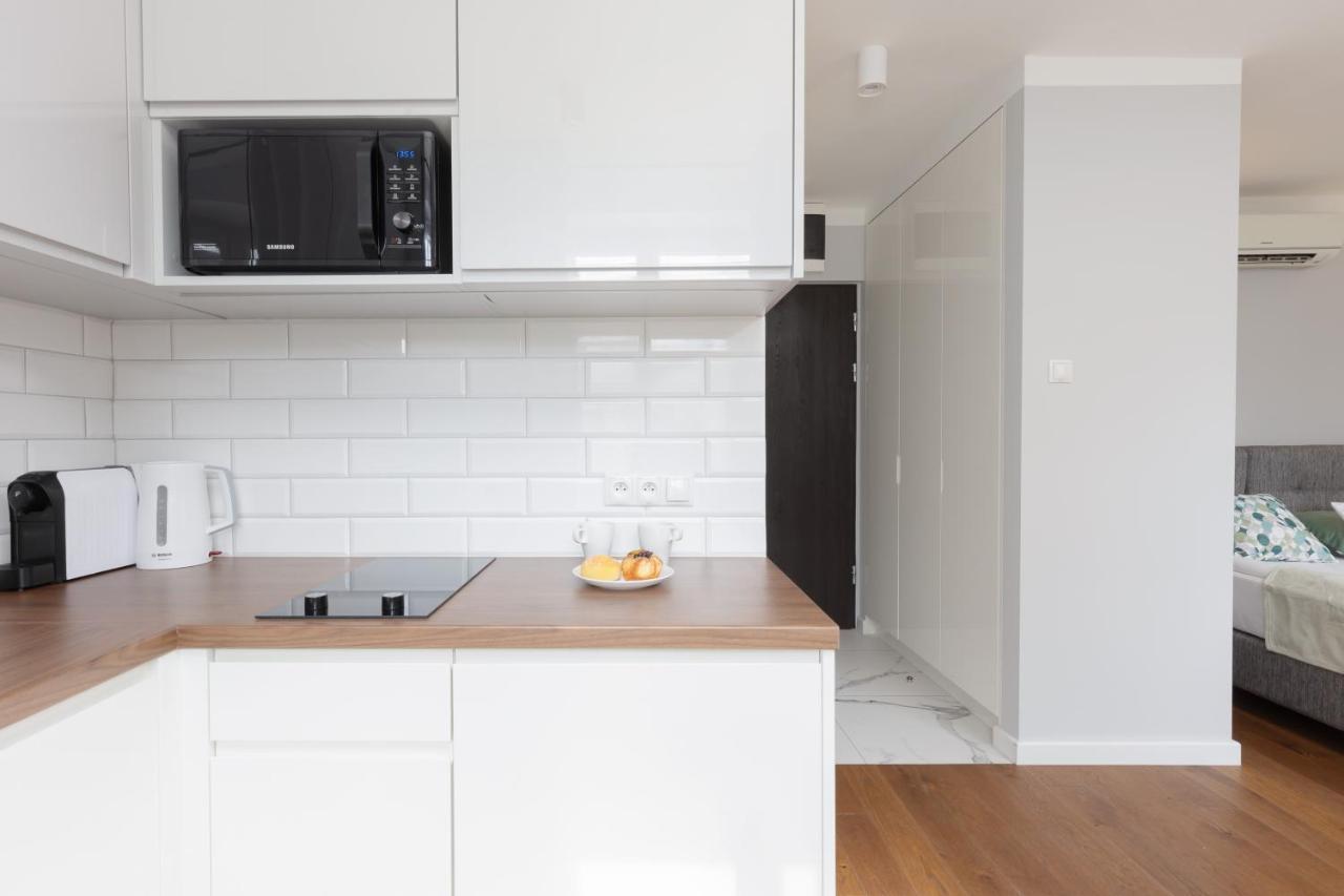 City Center Aparthotel Chmielna By Noclegi Renters Warsaw Ngoại thất bức ảnh