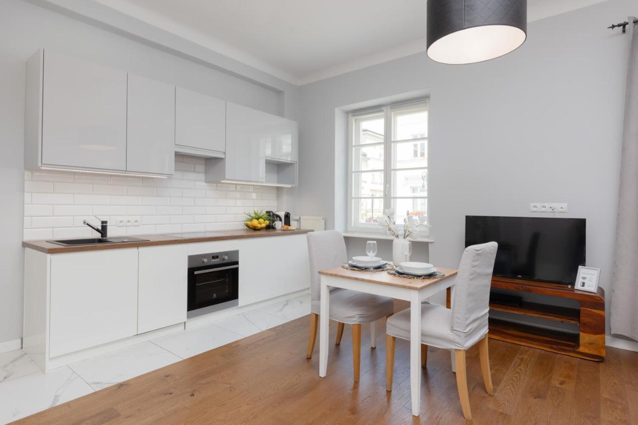 City Center Aparthotel Chmielna By Noclegi Renters Warsaw Ngoại thất bức ảnh