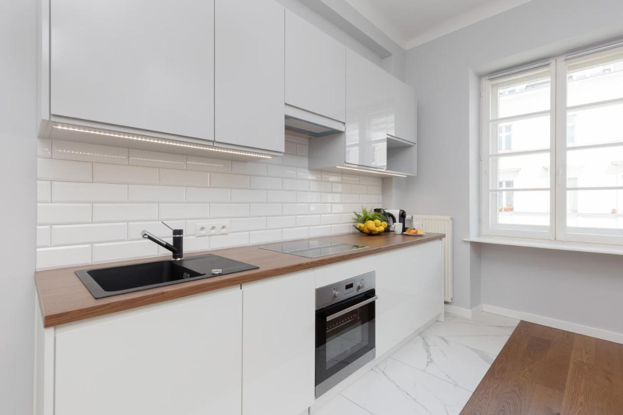 City Center Aparthotel Chmielna By Noclegi Renters Warsaw Ngoại thất bức ảnh