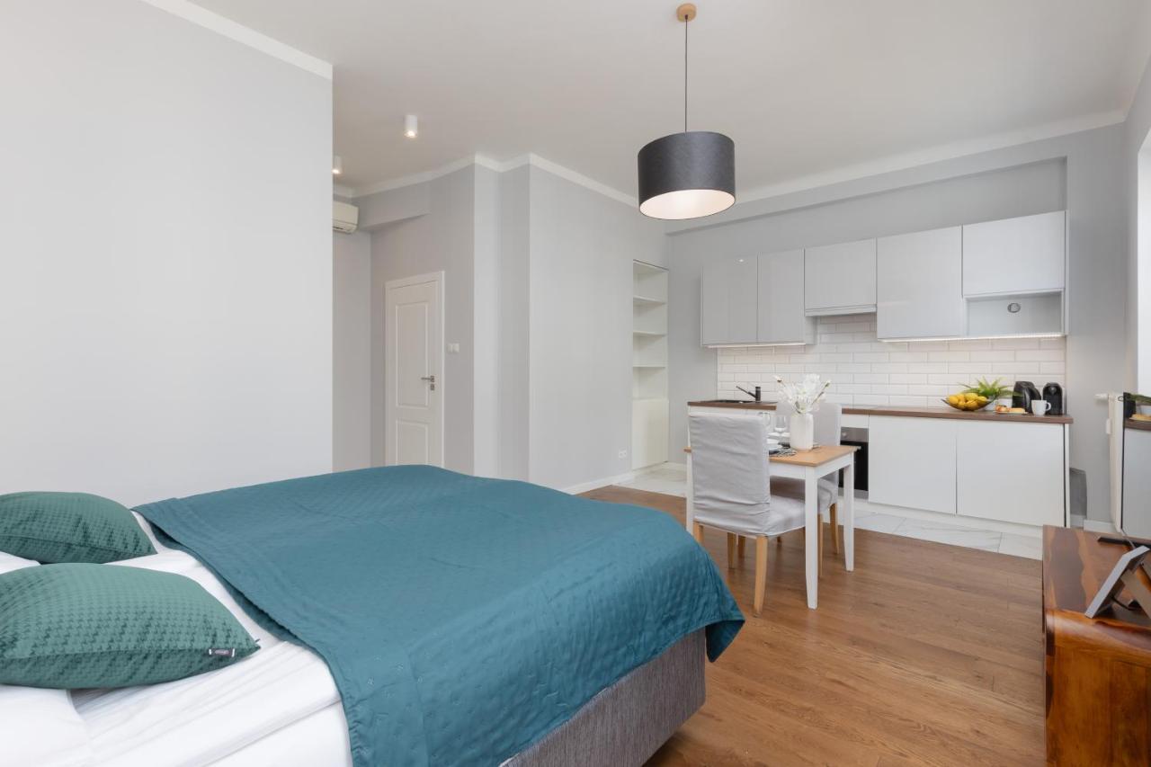 City Center Aparthotel Chmielna By Noclegi Renters Warsaw Ngoại thất bức ảnh