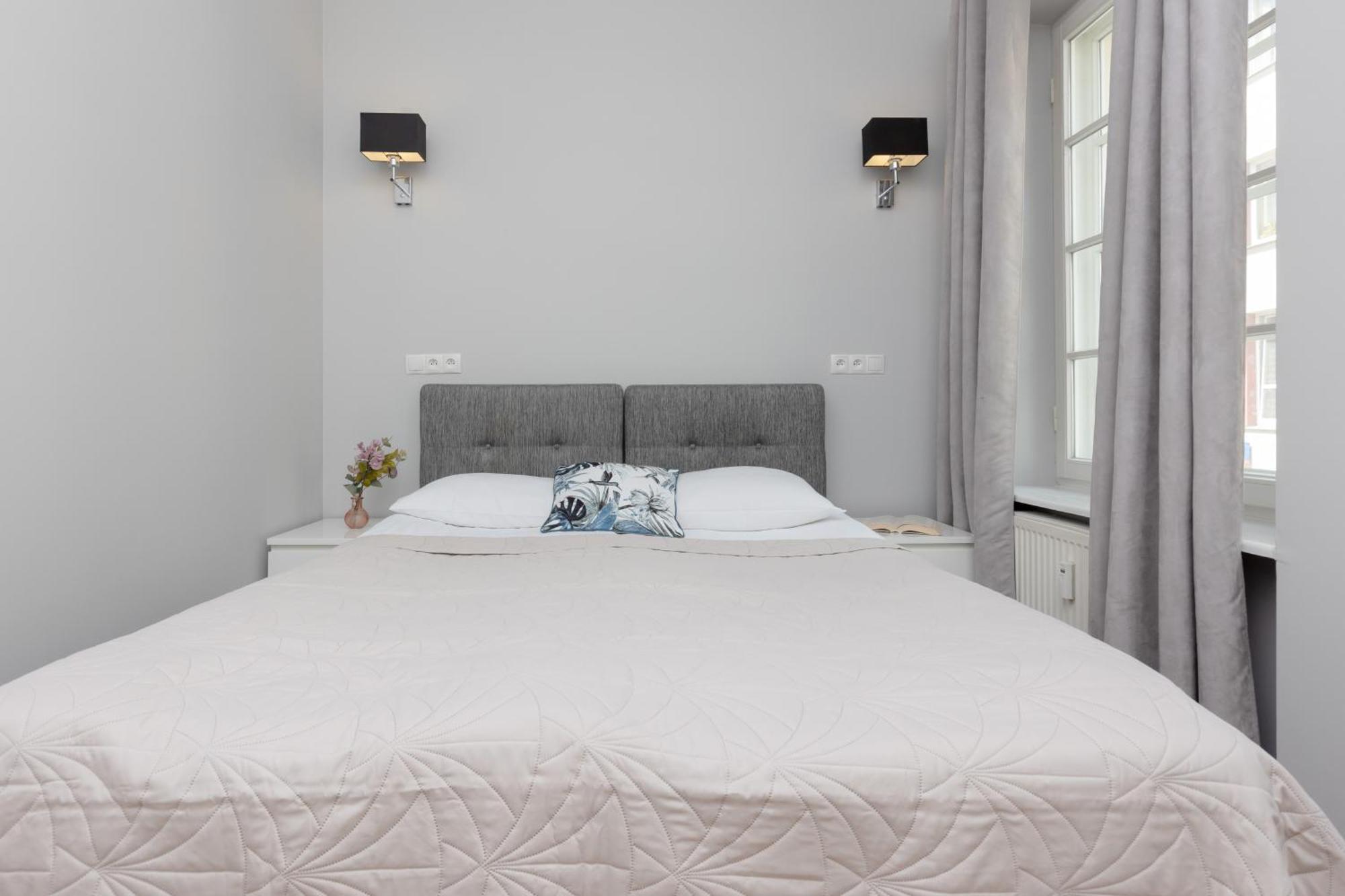 City Center Aparthotel Chmielna By Noclegi Renters Warsaw Ngoại thất bức ảnh