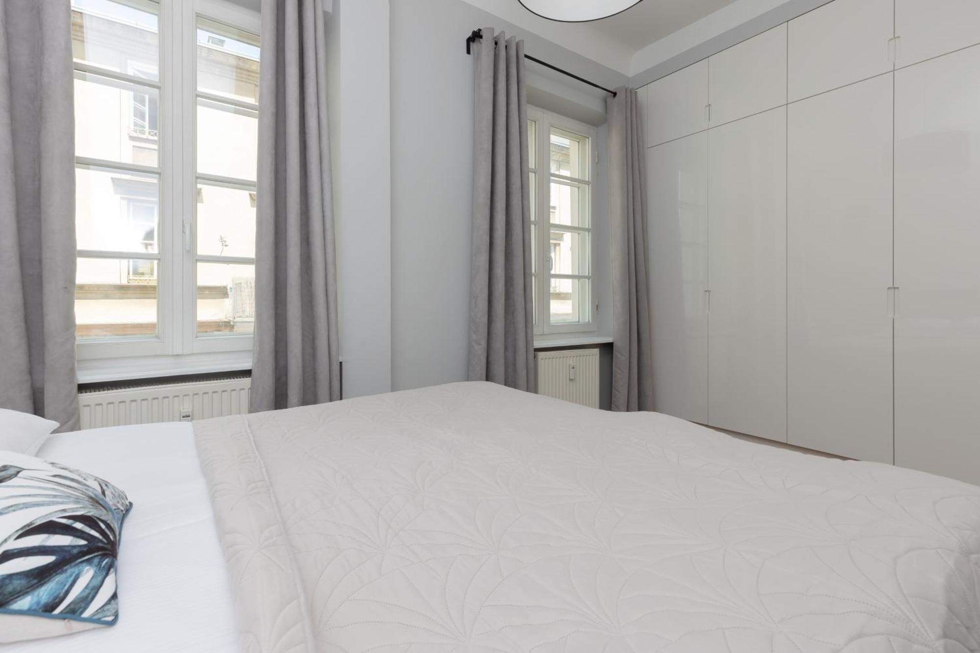 City Center Aparthotel Chmielna By Noclegi Renters Warsaw Ngoại thất bức ảnh